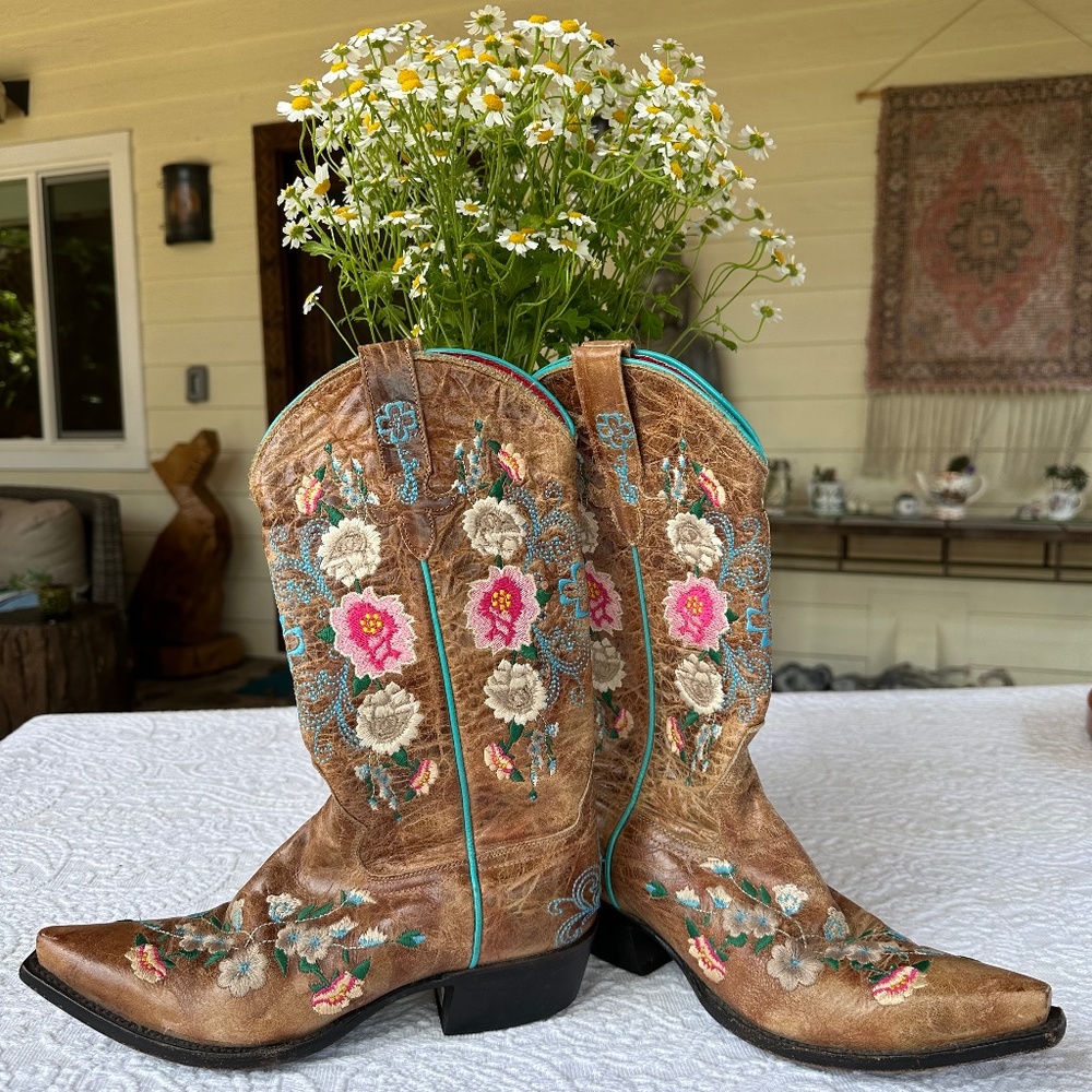 Macie Bean Rose Garden Leather Floral Embroidery Snip Toe Cowgirl Boots Size 7.5